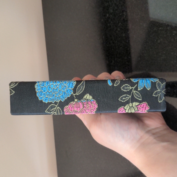 🌸3/$25 - NWOT Embroidered Wallet/Evening Clutch - Picture 4 of 4